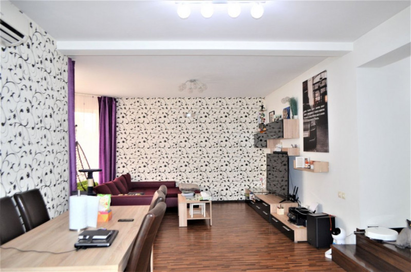 Apartament 4 camere in vila, zona Ovidiu-Debarcader