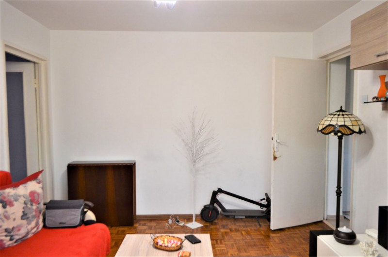 Apartament 3 camere, etaj inferior, zona Piata I.L. Caragiale