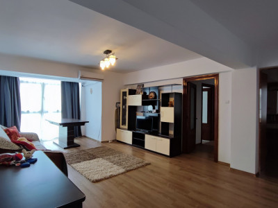 Apartament 3 camere si boxa de vanzare in Tomis Nord