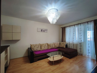 Apartament 3 camere de inchiriat in zona Casa de Cultura